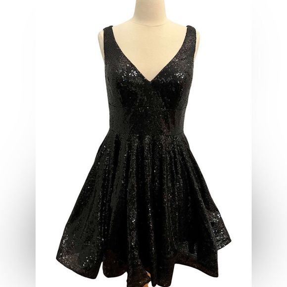 STUNNING Mac Duggal Black Sequin Fit and Flare Formal Dress - Picture 9 of 12
